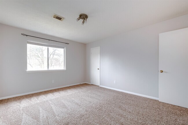 Building Photo - 12654 Pine Bush Dr