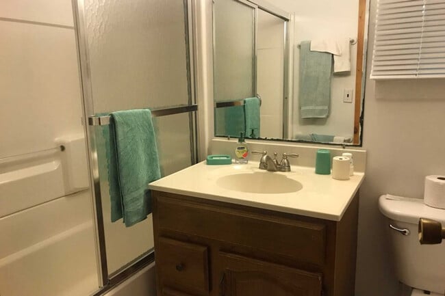 Building Photo - 4168 Lake Shore Dr