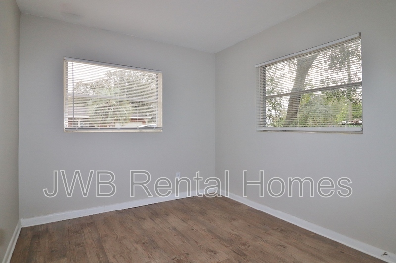 Building Photo - 2853 6th St W