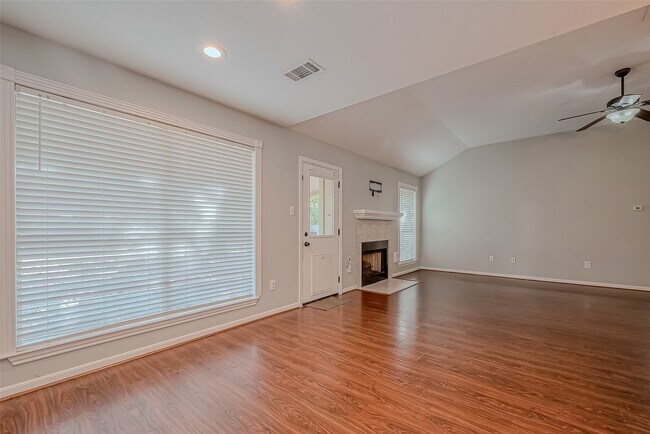 Building Photo - 7135 Woodland Oaks