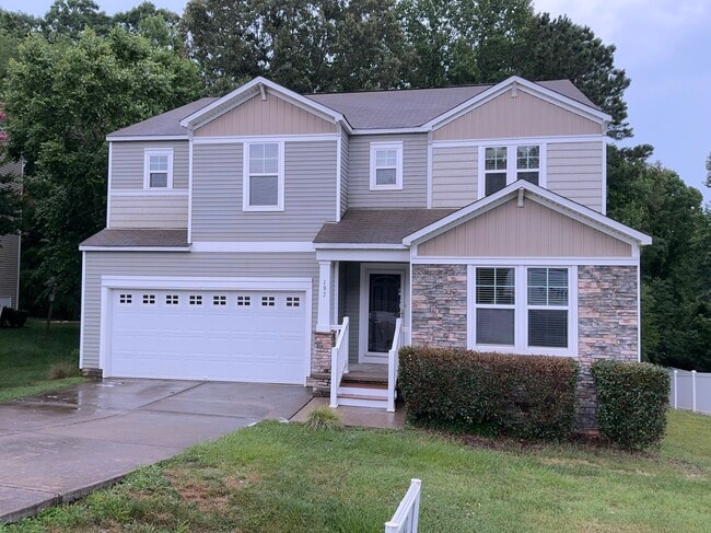 Building Photo - 197 Woodcreek Ln