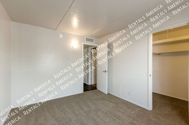 Building Photo - 55 N Cherry Ave