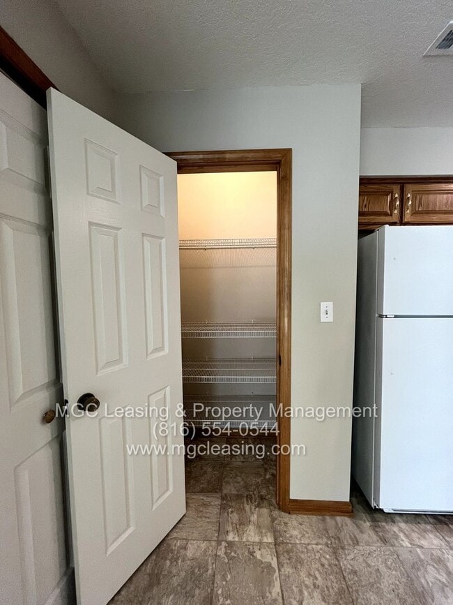 Building Photo - RANCH STYLE DUPLEX AVAILABLE NOW - SELF-TOUR!