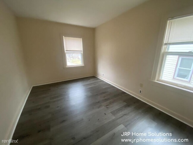 Building Photo - 2 br, 2 bath Duplex - 242 W High St Uppr 2...