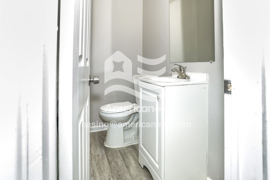 Building Photo - 4014 Somerset Ave