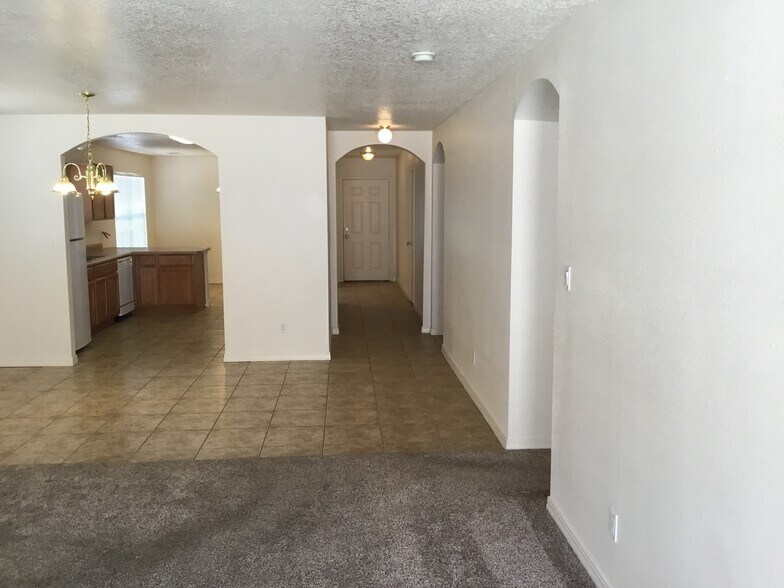 Building Photo - 1740 Sierra Norte Loop NE