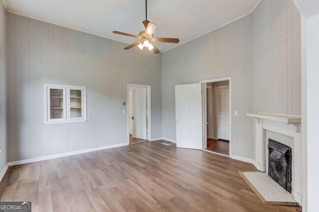 Building Photo - 227 Alcovy St