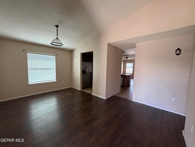Building Photo - 6229 Lovebird Ln