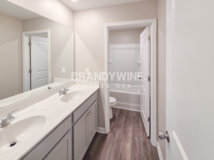 Building Photo - 859 Gelderland Dr