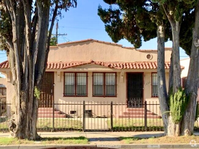 Building Photo - 1237 W 56th St