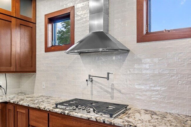 Building Photo - 9208 Madrone Ranch Trail