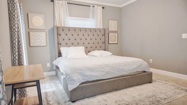 Building Photo - Spacious 4/3.5 w/ Master on Main and Fully...