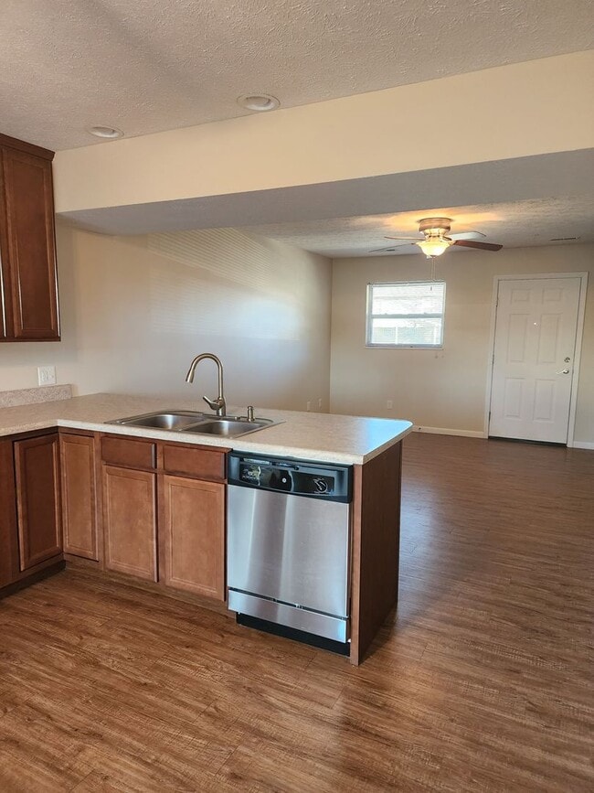 Building Photo - Willow View Townhouses