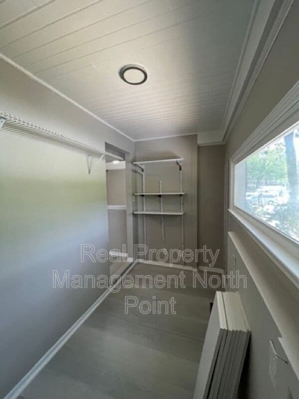 Building Photo - 456 Birney St NE