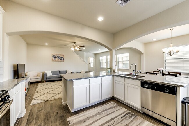 Building Photo - 8407 Hawthorn Vly Ln