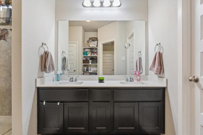 Building Photo - 5001 Black Onyx Dr