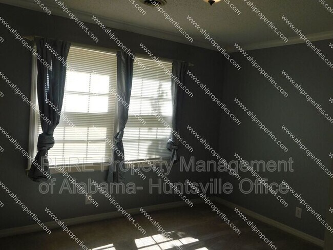 Building Photo - 11313 Mountain Crest Dr SE
