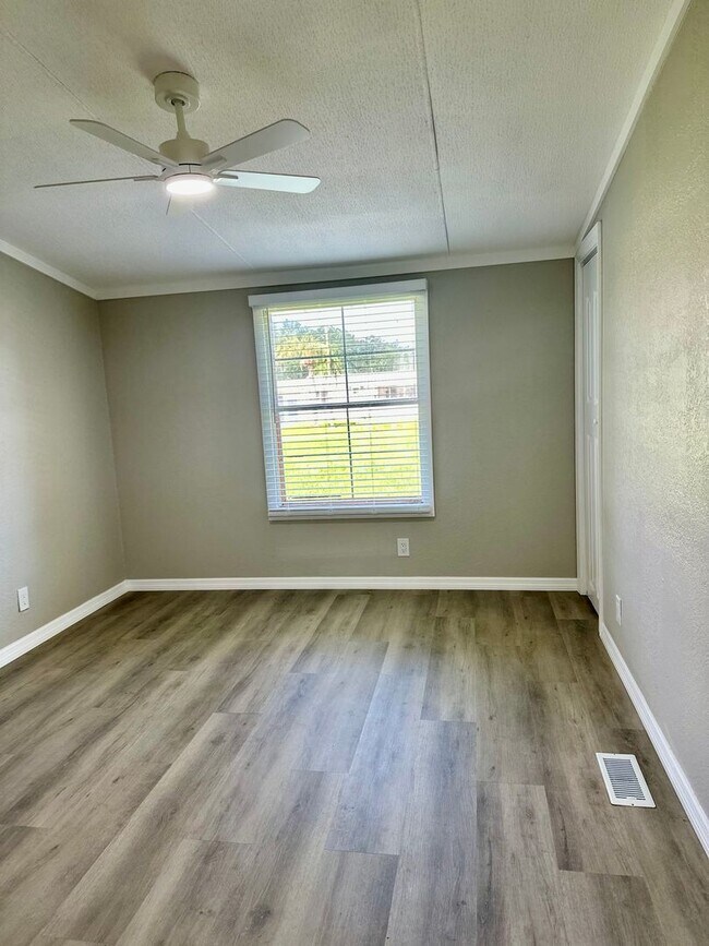 Building Photo - 4221 Laurel Crest Dr
