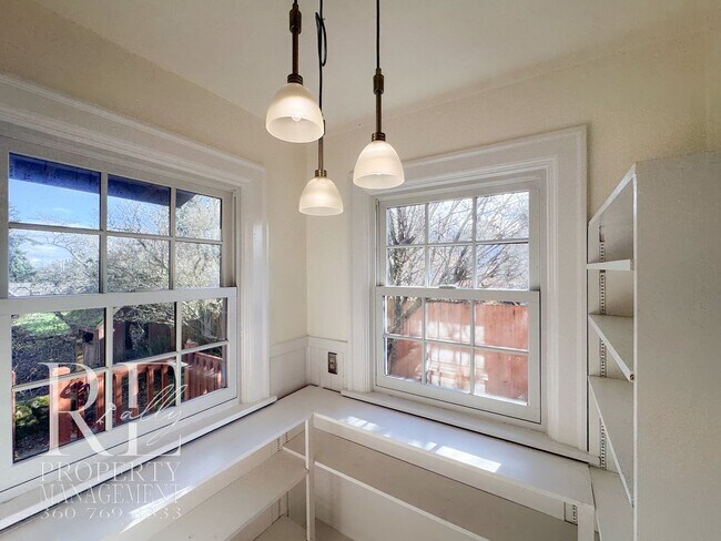 Building Photo - Timeless Vintage Home with Bonus Office, Expansive Yard & A/C