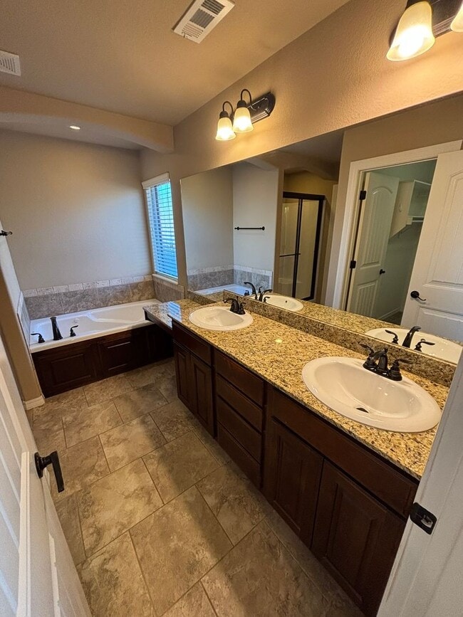 Building Photo - **COMING MID-JUNE**  Stunning 3-Bedroom, 2-Bathroom Single Family Home in Fayetteville!