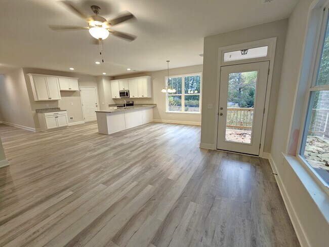 Building Photo - 117 Marianne Ln