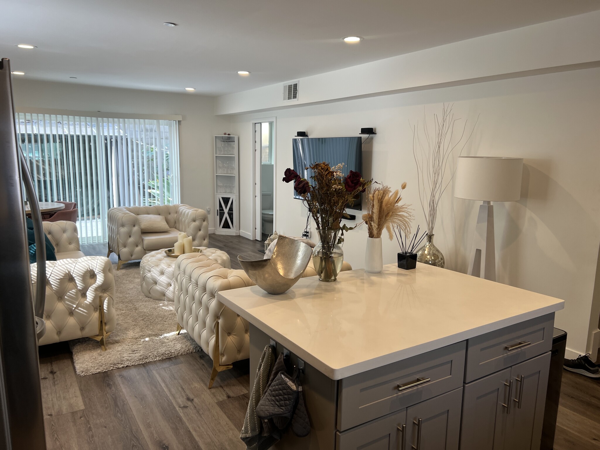 Building Photo - 1121 1/2 N Berendo St