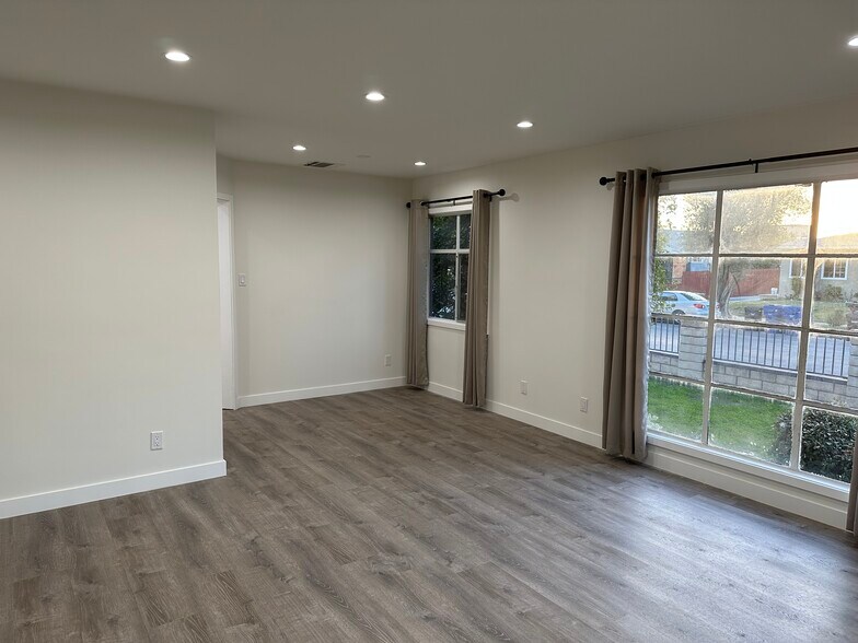 Building Photo - 8532 Tilden Ave