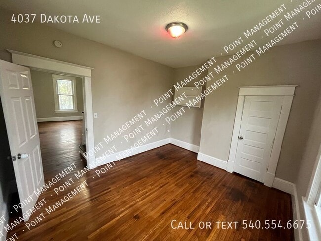 Building Photo - 4 bed 1 bath with Backyard space