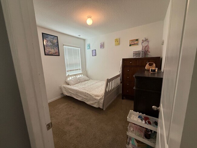 Building Photo - 3 Bedroom 2 Bath Single-Family Home (Garden Village)