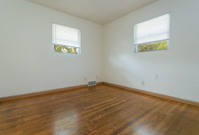 Building Photo - 3952 S 43rd St