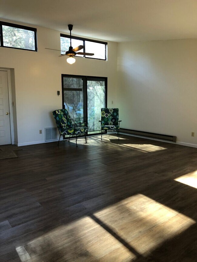 Building Photo - PM16-00277S: Joseph