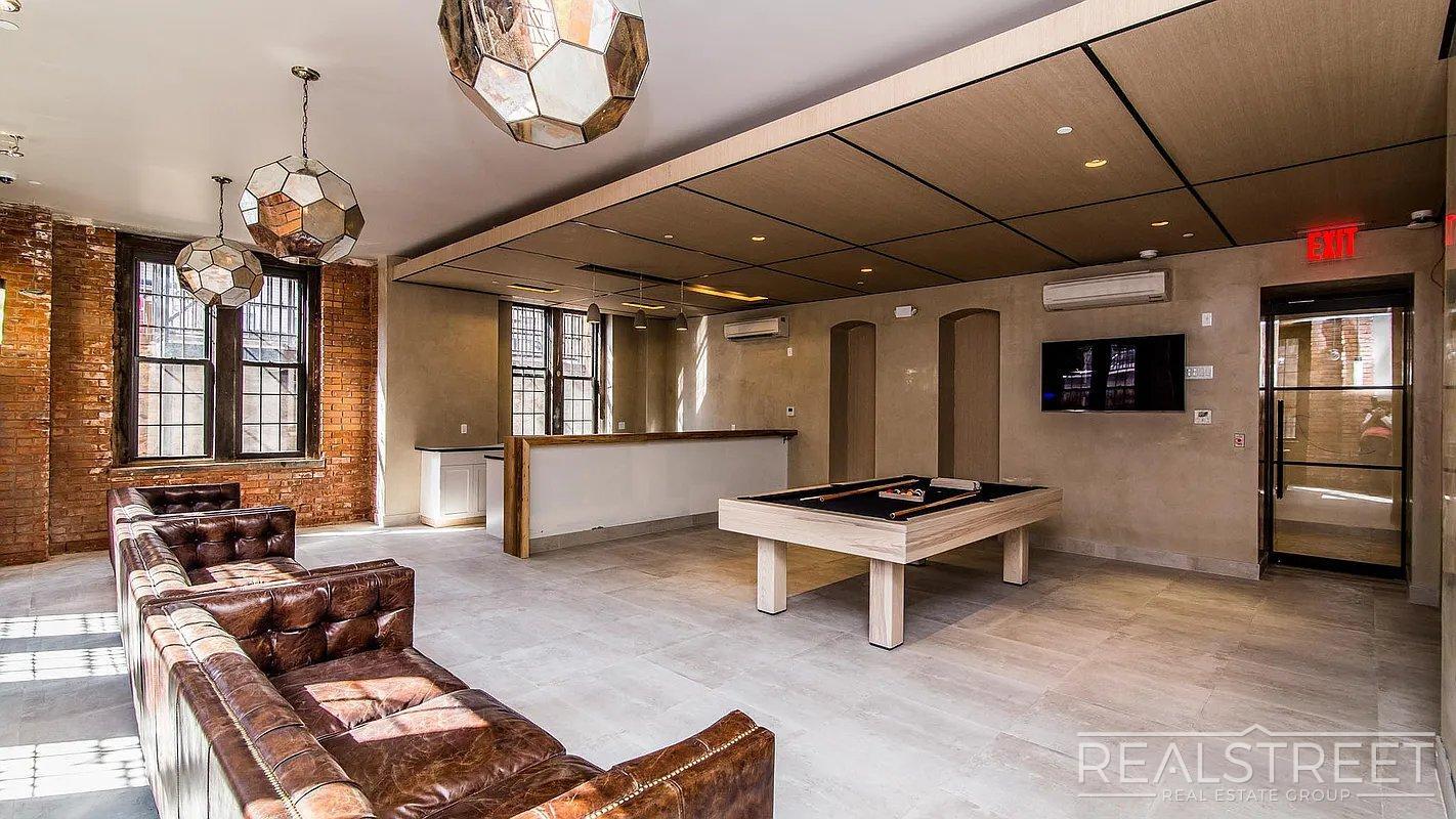 Building Photo - Monitor Street