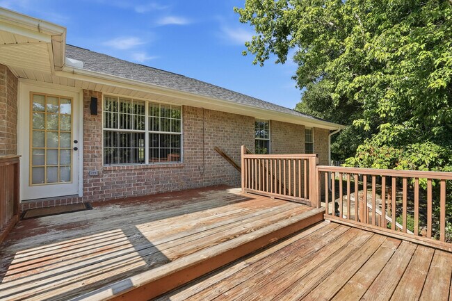 Building Photo - 4881 Traxx St