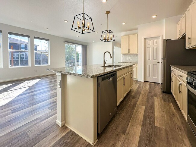 Building Photo - CORNER 3bd 2.5ba paired home in Trails Edge!