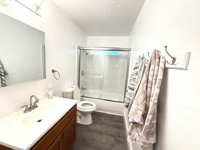 Building Photo - 3421
