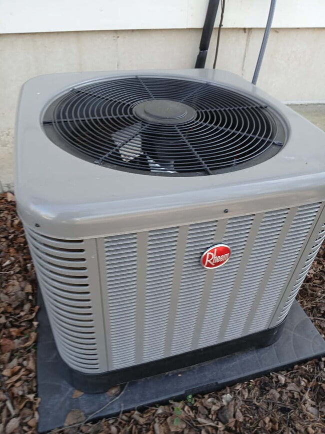 Building Photo - 1388 Gardina Vista