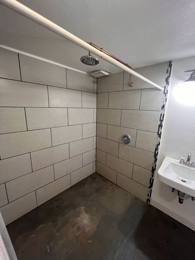 Building Photo - 2555 E Fort Lowell Rd