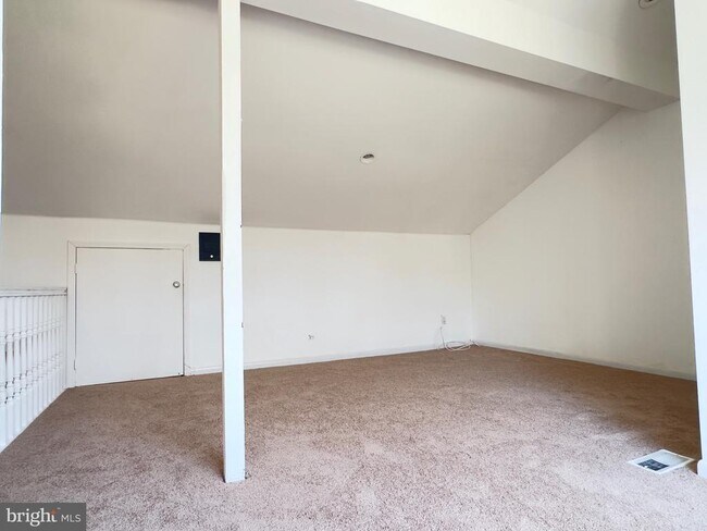 Building Photo - 1017 Oaklyn Ct