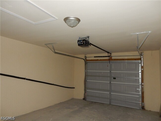 Building Photo - 3831 Chiquita Blvd S