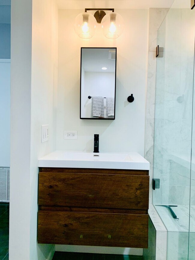 Building Photo - Live in the Heart of Little Italy! GORGEOUS 2BD/2BA Condo w/ Loft!