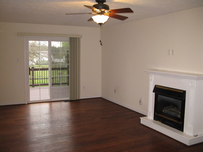 Building Photo - 6151 Rosemary Dr