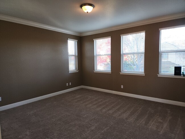 Building Photo - 1385 Oak Valley Dr