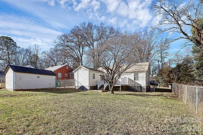 Building Photo - 2019 Highland St