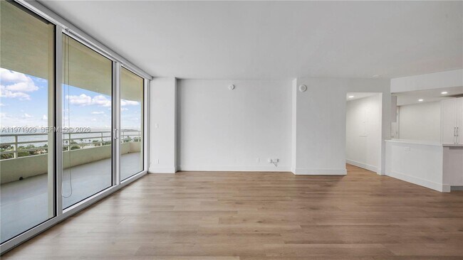 Building Photo - 555 NE 34th St