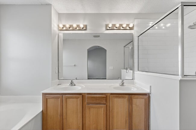 Building Photo - 9205 Redtail Dr