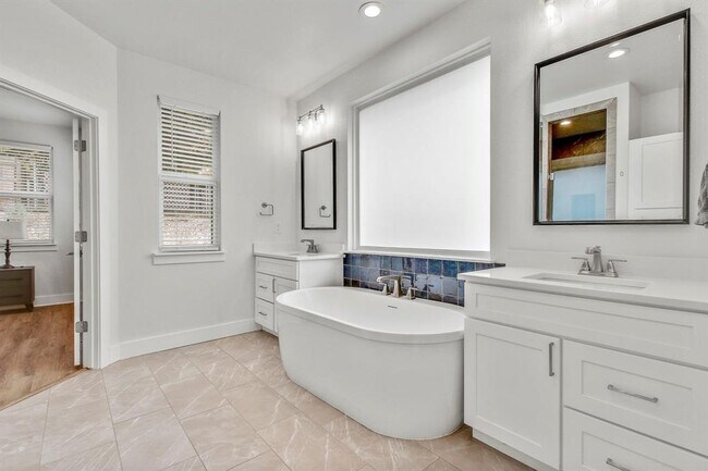 Building Photo - 6509 Shady Ln