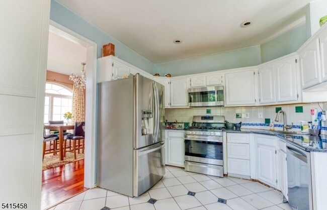 Building Photo - 10 Marco Polo Ct