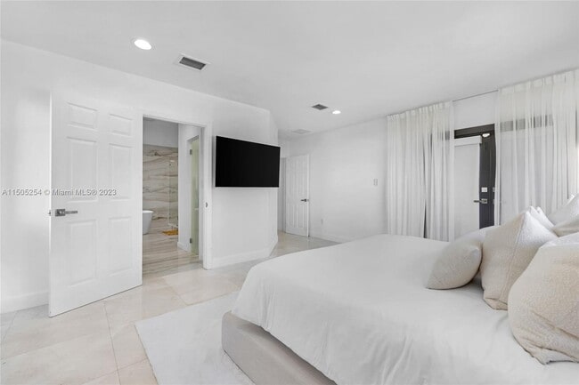 Building Photo - 10101 SW 58th St