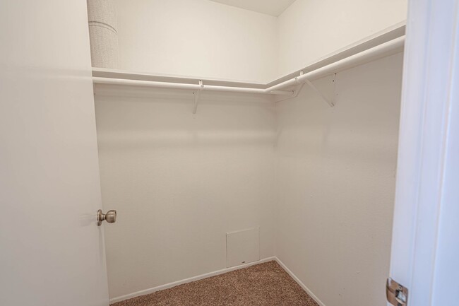 Building Photo - 1 Bedroom Condo for Rent in Canyon Country!