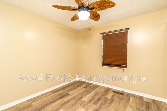 Building Photo - 1817 Sedgewick Dr